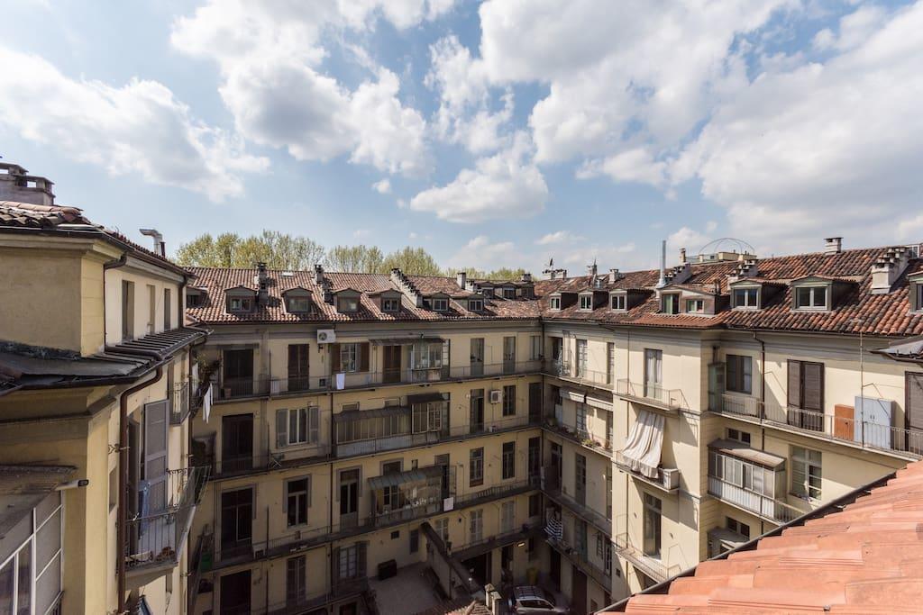 Accogliente Mansarda A Porta Nuova Apartment Torino Exterior foto